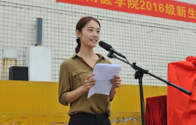 研究生新生代表眼科专业丁婕发言 研究生新生代表眼科专业丁婕发言