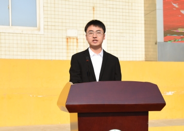 老生代表、研究生学院王文杰同学发言 老生代表、研究生学院王文杰同学发言
