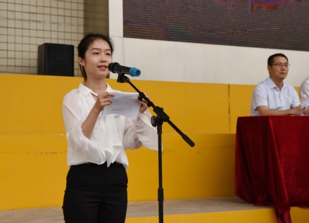 老生代表研究生学院陶雨琦同学发言